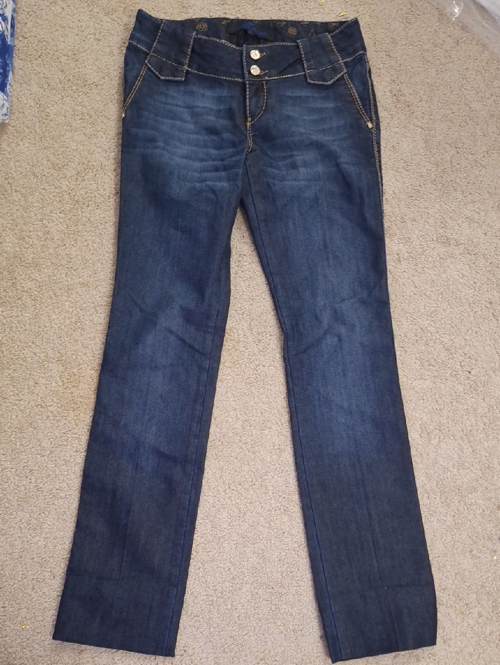 Straight-Leg Women's Jeans in Dark Indigo - Mid Rise